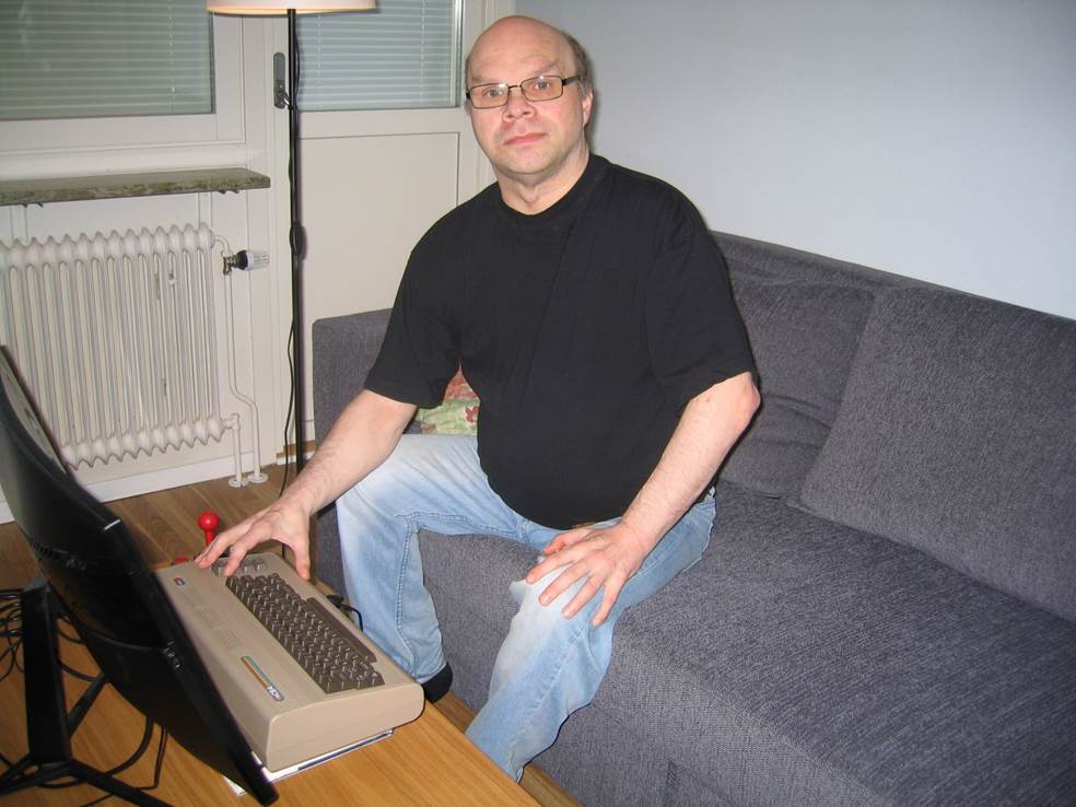En bild som visar person, inomhus, vgg, kldsel

Automatiskt genererad beskrivning